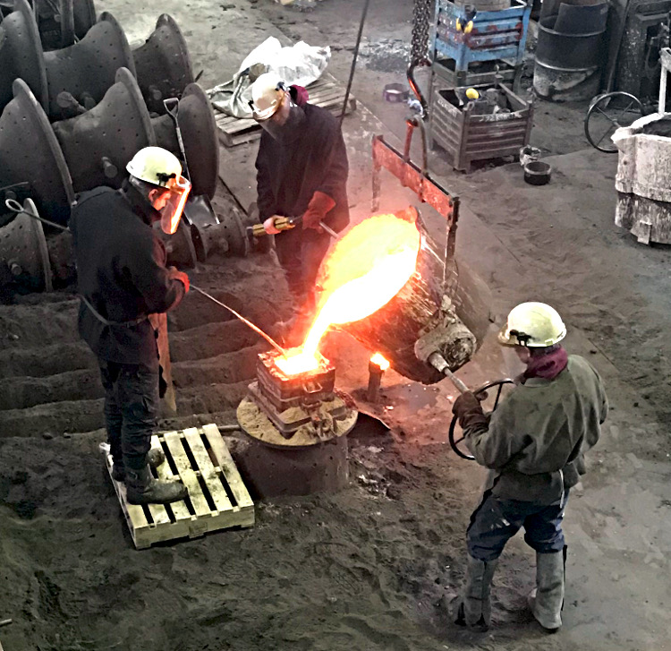 Filling the mould